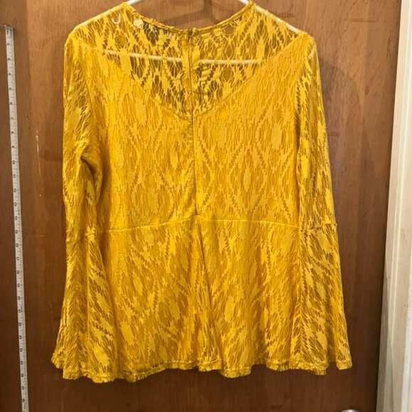 🐻Size M - Crazy Train - Yellow Lacy Pullover w/Long Bell Sleeves - Picture 5 of 6